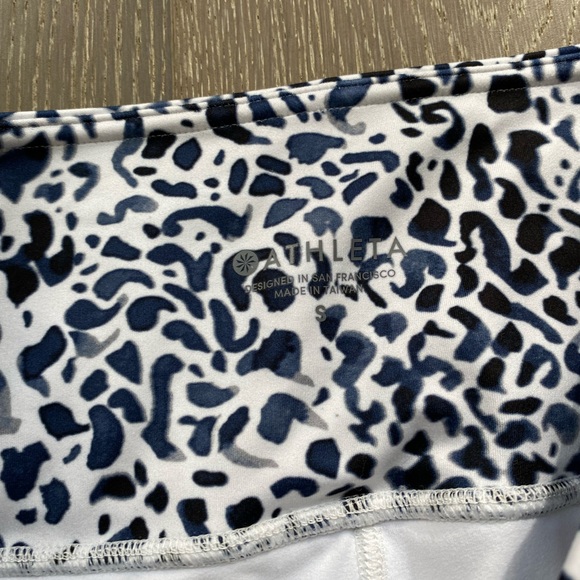 Athleta Eclipse tights in leopard print - Picture 3 of 7